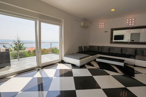 Dog-friendly and modern villa with private pool, sea view, BBQ area