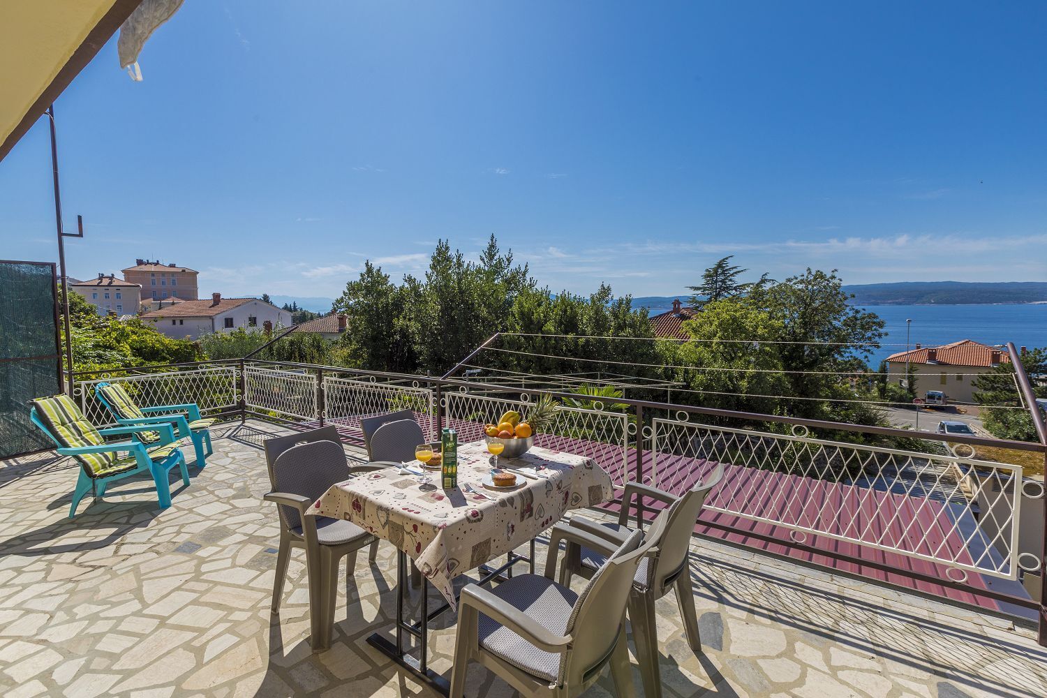 屋外ダイニングエリア