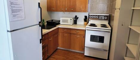 Leilighet – comfort, 1 soverom, ikke-røyk, terrasse | Eget kjøkken | Kjøleskap, mikrobølgeovn, ovn og kokeplater