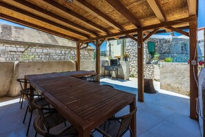 Outdoor dining - Fantastic stone house with private pool, sea view, 4 parking spaces, barbecue area, washing machine (Bribir)
