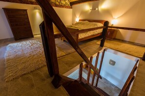 Desk, free WiFi, bed sheets - Fantastic stone house with private pool, sea view, 4 parking spaces, barbecue area, washing machine (Bribir)