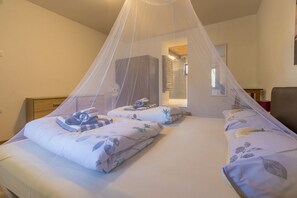 Bureau, Wi-Fi gratuit, draps fournis