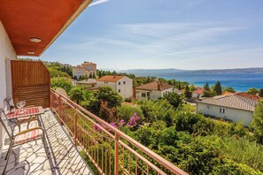 Property grounds - Impressive apartment just 200 metres from the sandy beach with panoramic views (Crikvenica)