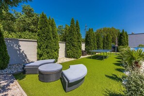 Outdoor dining - Exclusive holiday home with private pool, hot tub, sea view, billiards, table tennis, fitness equipment (Crikvenica)