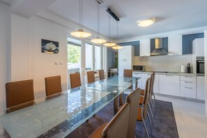 Dining - Exclusive holiday home with private pool, hot tub, sea view, billiards, table tennis, fitness equipment (Crikvenica)