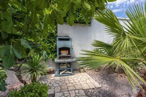 Property grounds - Exclusive holiday home with private pool, hot tub, sea view, billiards, table tennis, fitness equipment (Crikvenica)