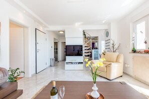 Living area - Stunning two-storey penthouse with hot tub and panoramic views (Crikvenica)