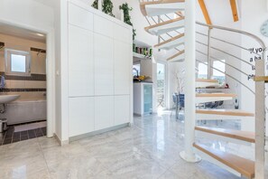Interior - Stunning two-storey penthouse with hot tub and panoramic views (Crikvenica)