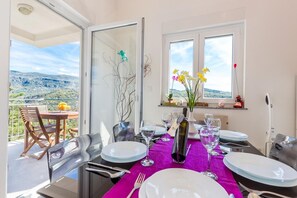 Dining - Stunning two-storey penthouse with hot tub and panoramic views (Crikvenica)