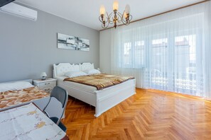 Schreibtisch, kostenloses WLAN, Bettwäsche