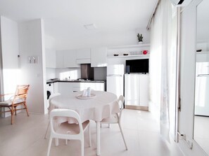 Studio, Balkon, Stadtblick | Esszimmer