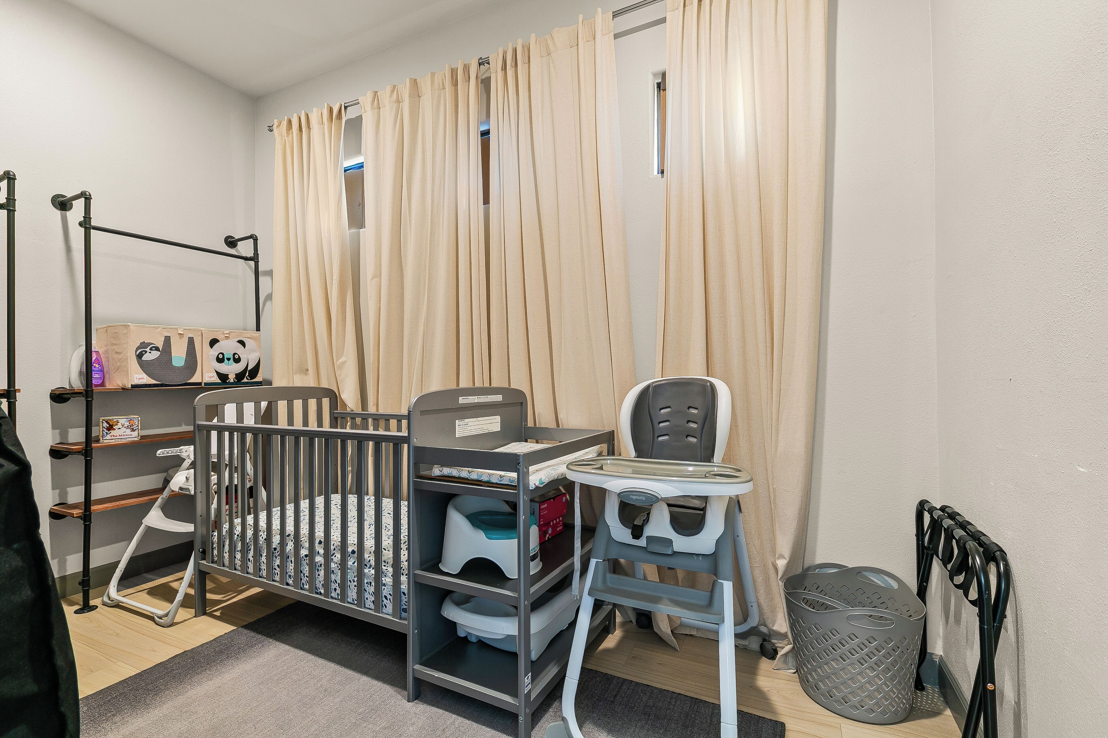 6 bedrooms, iron/ironing board, travel cot, free WiFi