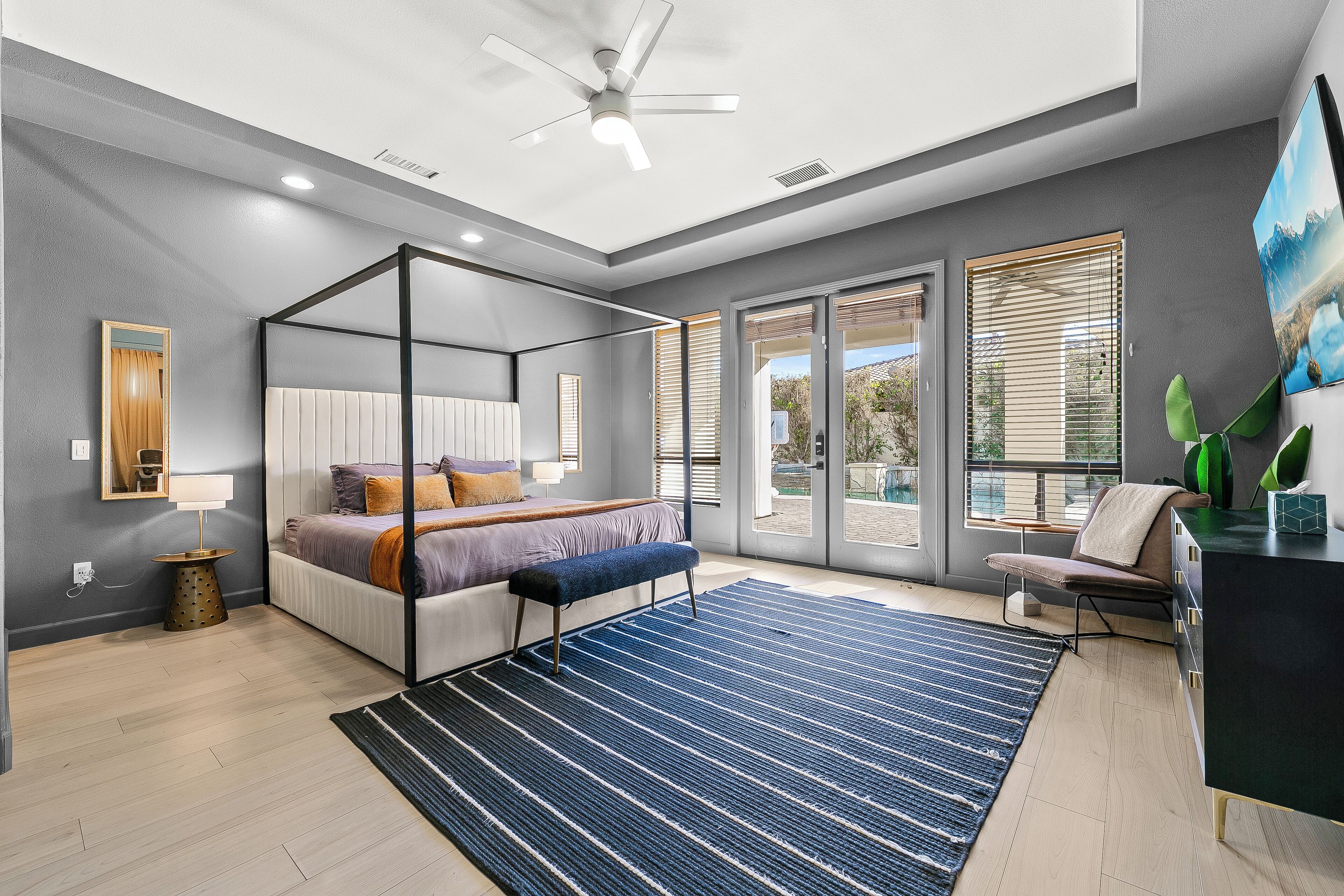 6 slaapkamers, een strijkplank/strijkijzer, reisbedje, gratis wifi