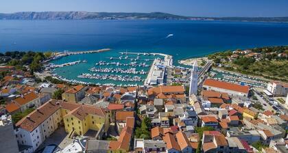 Holiday home close to the centre with private parking, tickets for boat trip and aquarium