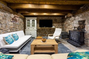 Living area - Mediterranean and dog-friendly finca with private pool, barbecue area, private parking (Bribir)