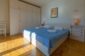 2 sovrum, skrivbord, gratis wi-fi och sängkläder