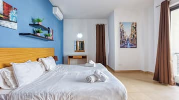 2 slaapkamers, een strijkplank/strijkijzer, reisbedje, wifi