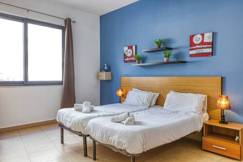 Central Paceville Apartment – Nightlife & Beach