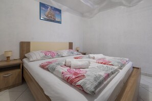 Schreibtisch, kostenloses WLAN, Bettwäsche