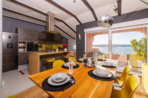 Dining - Unique penthouse apartment with stunning sea views, dog-friendly, private parking (Crikvenica)