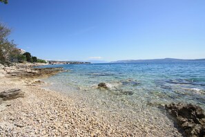 On the beach - Fantastic apartment just 80 metres from the beach with pool and sea view (Crikvenica)
