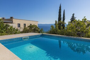 Pool - Fantastic apartment just 80 metres from the beach with pool and sea view (Crikvenica)