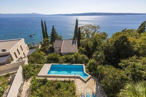 Pool - Fascinating apartment just 80 metres from the beach with sea view, pool, parking space (Crikvenica)