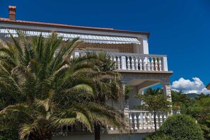 Exterior - Idyllic apartment with pool, table tennis, summer kitchen, private parking (Crikvenica)