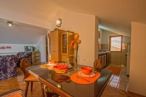 Dining - Picturesque attic apartment with breathtaking sea views, only 400 metres from the beach (Novi Vinodolski)