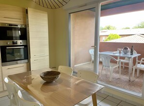 Dining - Beautiful Apartment in Residence with Pool, Terrace, and Air Conditioning (Saint-Cyprien Plage)
