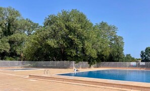 Pool - Beautiful Apartment in Residence with Pool, Terrace, and Air Conditioning (Saint-Cyprien Plage)