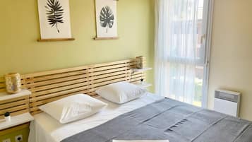 Tabla de planchar con plancha y wifi