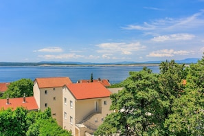 Exterior - Cosy apartment just 300 metres from the beach with sea view, parking space, barbecue area (Dramalj)