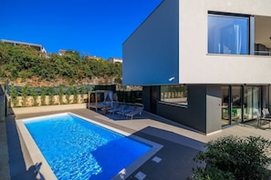 Pool - Stunning villa with private pool just 450 metres from the beach – dogs are welcome (Crikvenica)