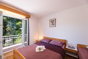 3 bedrooms, desk, free WiFi, bed sheets - Unique apartment just 390 metres from the beach with sea views, 3 parking spaces, WiFi (Selce)