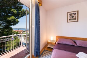 3 bedrooms, desk, free WiFi, bed sheets - Unique apartment just 390 metres from the beach with sea views, 3 parking spaces, WiFi (Selce)