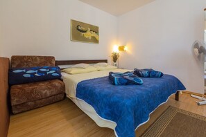 Skrivbord, gratis wi-fi och sängkläder