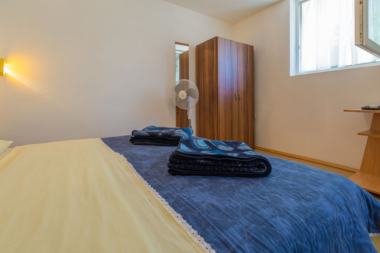 Bureau, Wi-Fi gratuit, draps fournis