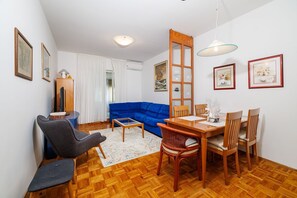 Living area - Fascinating apartment just 50 metres from the beach with sea view, washing machine, air conditioning, WiFi (Selce)