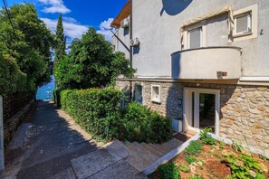Exterior - Fascinating apartment just 50 metres from the beach with sea view, washing machine, air conditioning, WiFi (Selce)
