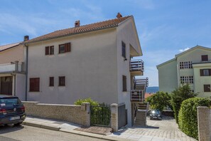 Exterior - Cosy apartment with sea view, private parking, garden, air conditioning, WiFi (Crikvenica)