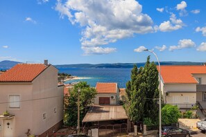 Exterior - Unique apartment just 650 metres from the sandy beach with sea views (Selce)