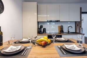 Fridge, stovetop, dishwasher, coffee/tea maker - Unique apartment just 450 metres from the dog beach (Crikvenica)