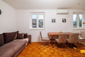 Living area - Tranquil studio apartment in a dream location just 250 metres from the sandy beach (Crikvenica)
