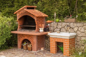 Property grounds - Beautiful finca with private pool, garage, playground, gas barbecue, stone barbecue, WiFi (Grižane)