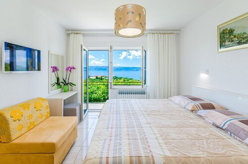 Hundefreundliches Apartment nur 500 Meter zum Strand mit Meerblick, Garten, Grill