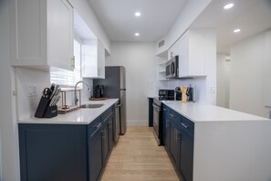 Private kitchen - 3 Miles to Atlantic Ave - Dolphin Point (Delray Beach)