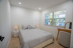 2 bedrooms, iron/ironing board, WiFi, bed sheets - 3 Miles to Atlantic Ave - Dolphin Point (Delray Beach)
