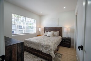 2 bedrooms, iron/ironing board, WiFi, bed sheets - 3 Miles to Atlantic Ave - Dolphin Point (Delray Beach)