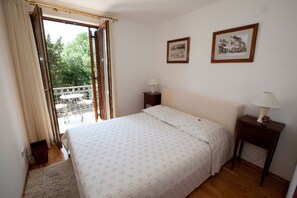 Desk, free WiFi, bed sheets - Rustic apartment just 80 metres from the beach with sea view, washing machine, air conditioning (Crikvenica)